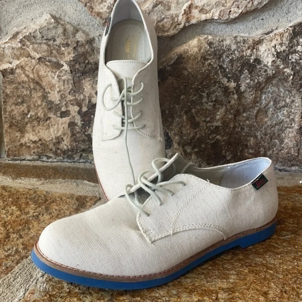 Bass shoes canvas size 10 lace up loafers shoe almost new